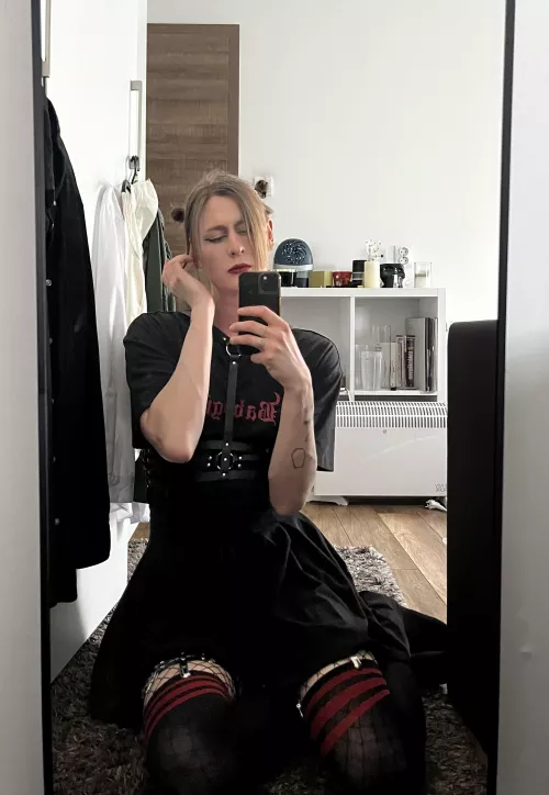 holding the phone a bit weird :/