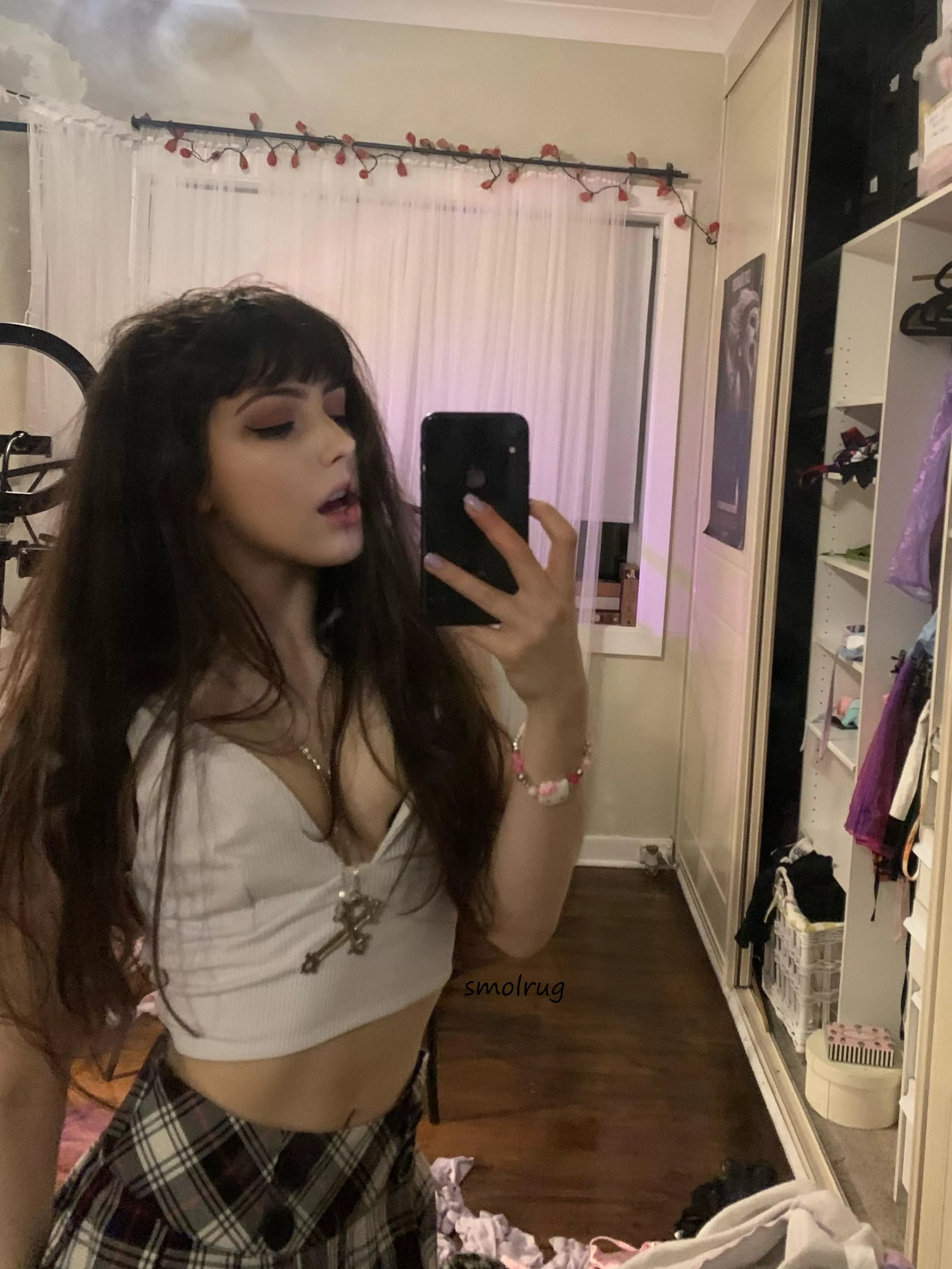 horni 18f looking for attention 🖤👅