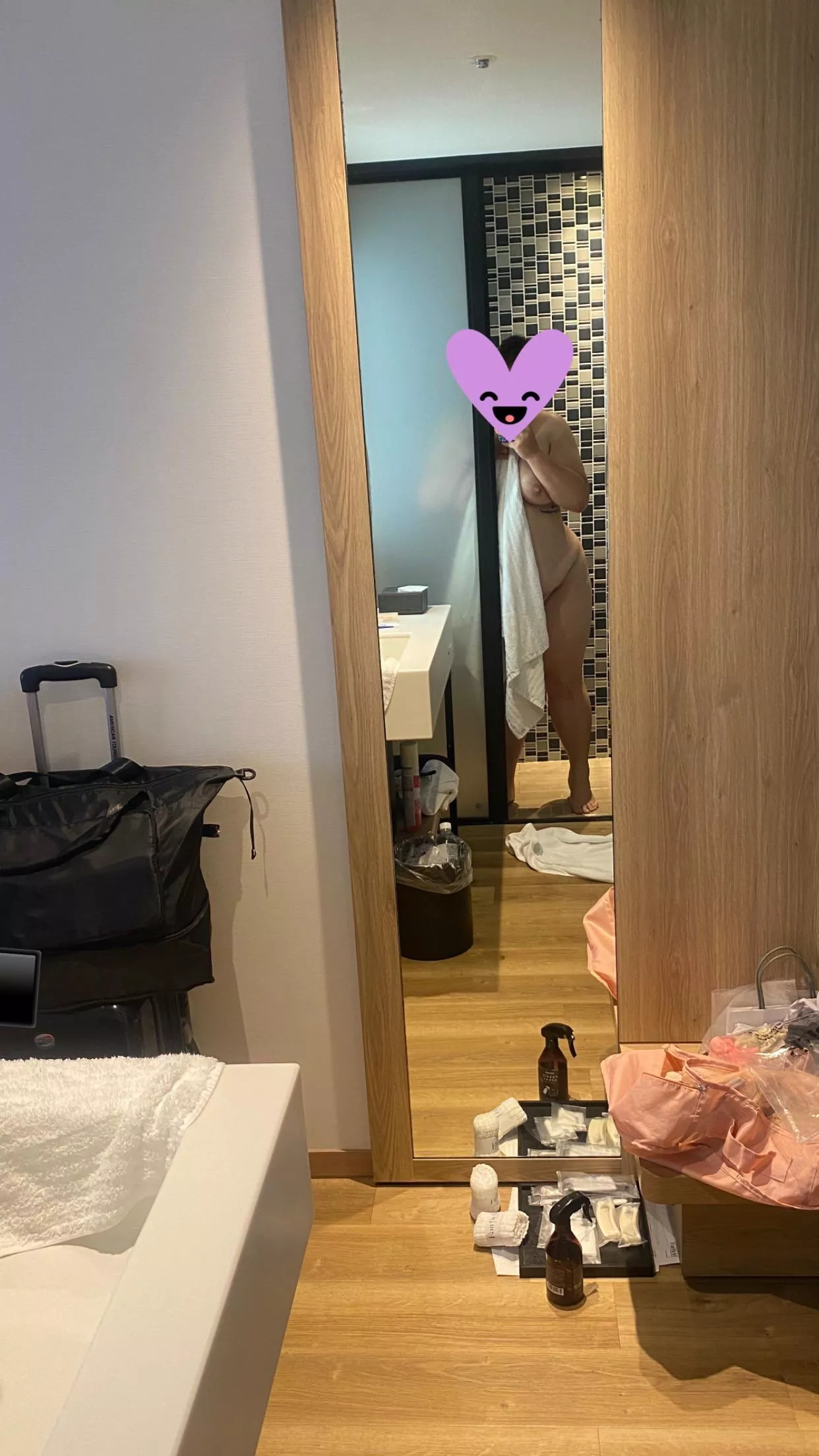 Hotel rooms are so much fun 💦