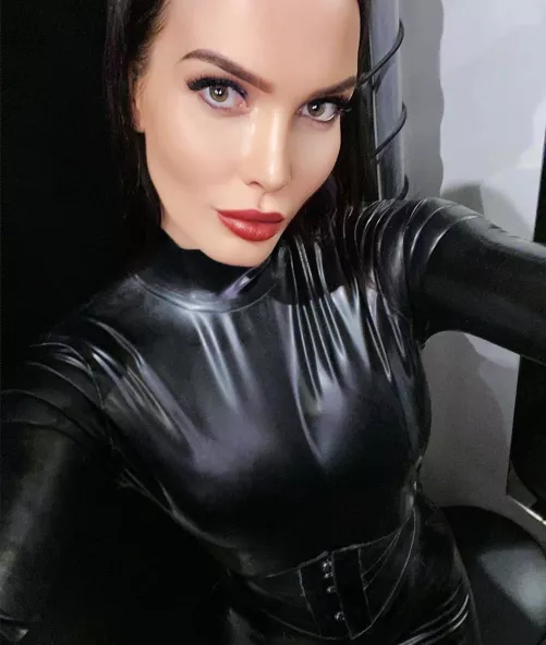 I bet you wanna lick my suit?