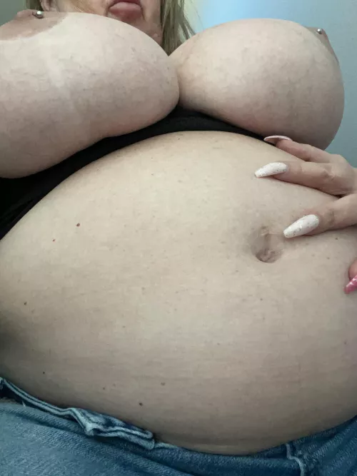 I hadn’t eaten very much yesterday cause I was getting new ink (makes me woozy) as soon as I was done I had to grab McDonald’s, just a couple of burgers and fries and nuggies. Felt way better but Mcds really swells me up💕💕💕had to undo my pan