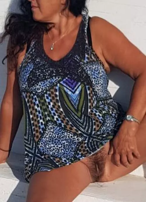 I keep being asked to shave, but I love my bush, and I'm sure there must be guys out there who prefer it this way...Do you?