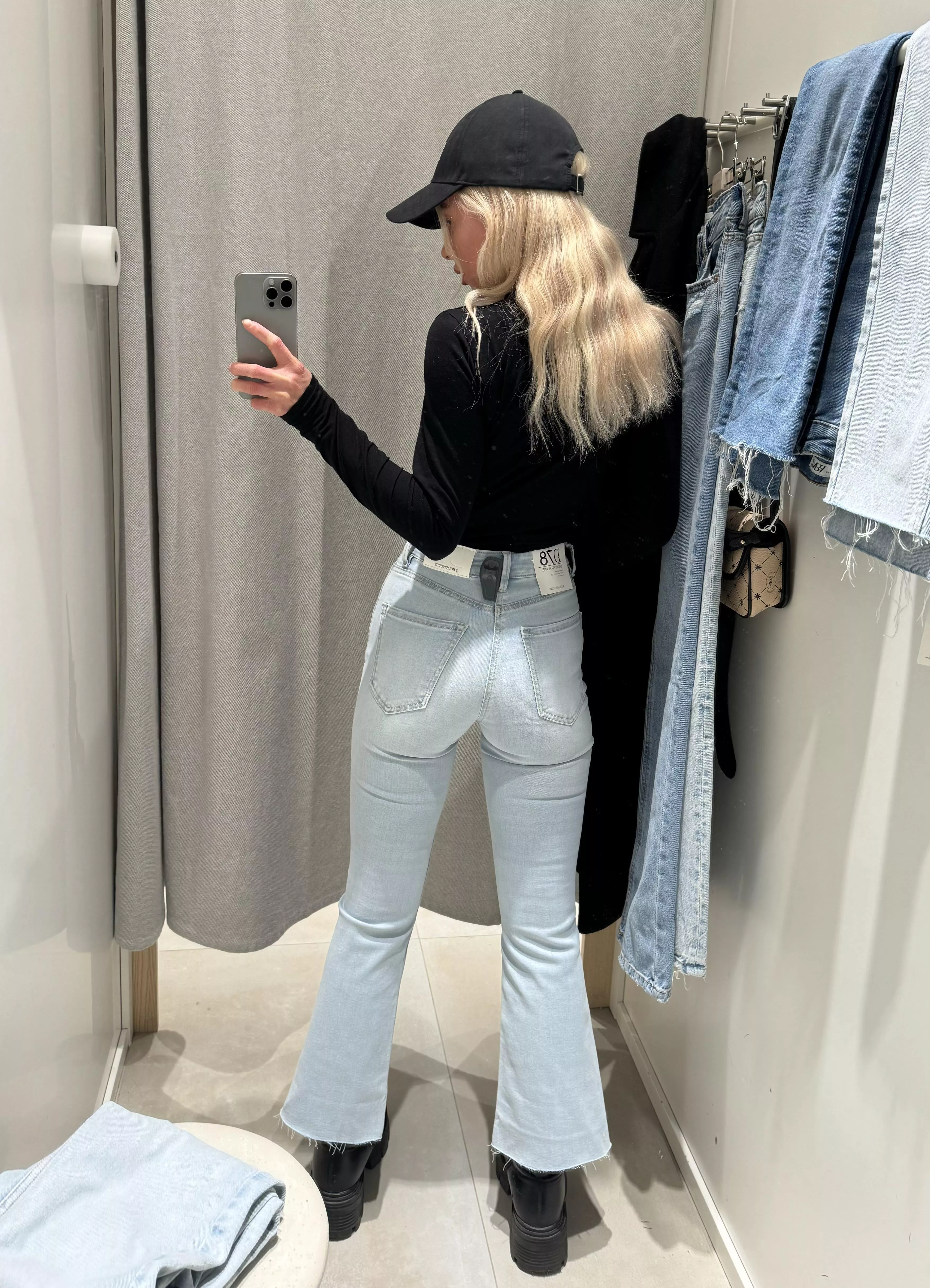 I like to wiggle my ass in light jeans))