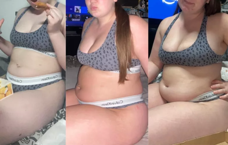 I love how this set is slowly disappearing under my fat🥰