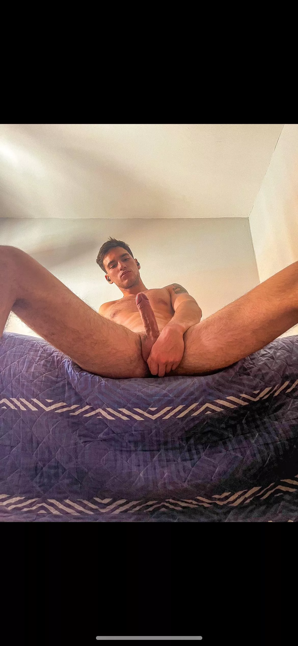 I need a room mate to give me a Hand or a hole