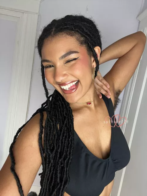 Just look at the length on that pit hair 