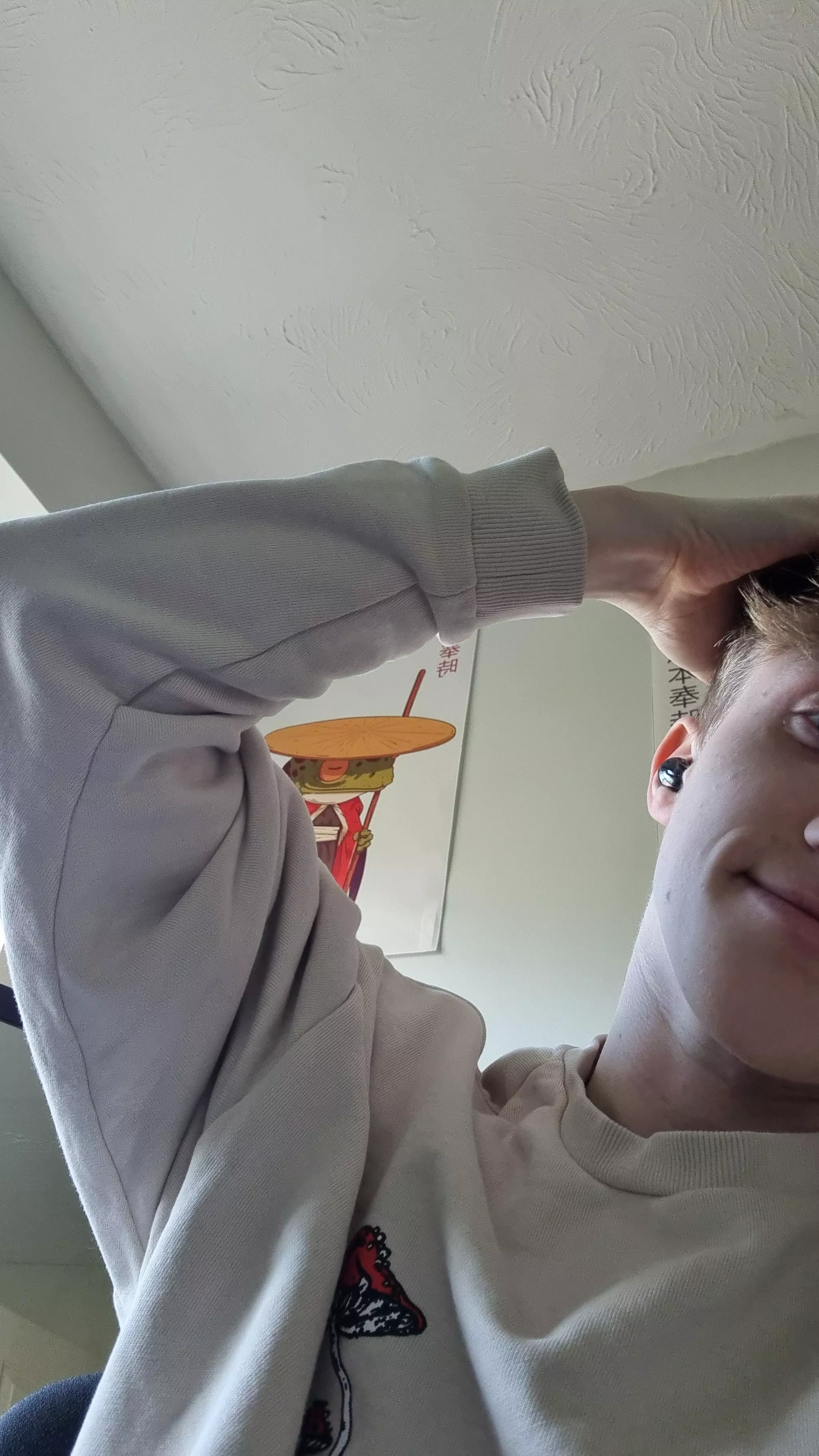 M22 UK Straight guy here bored af wondering if any gay bottoms or femboys wanna be friends and get to know each other if you're my age or younger hmu 