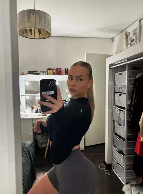 My new leggings looks so sexy on me