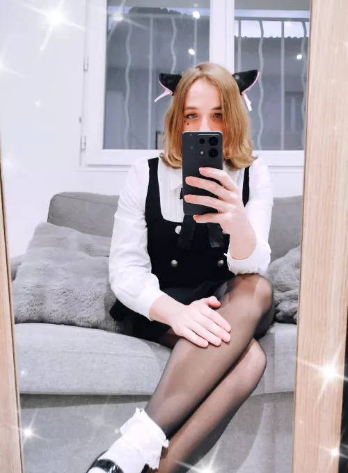 Nothing to see here, just a normal looking guy :3