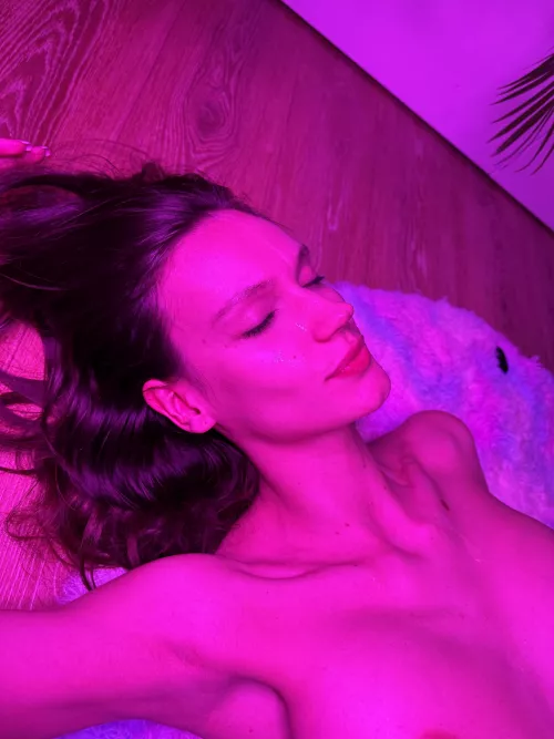 Of course, with my luck, most of the semen flew into my hair and I couldn't wash it for half an hour.