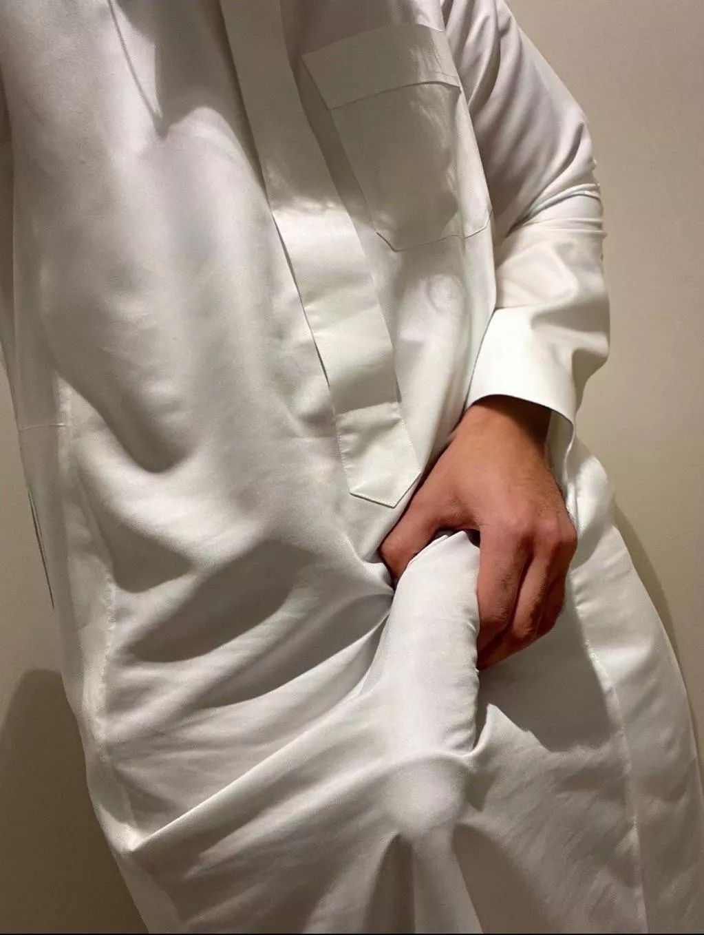 tease with the thobe (arab clothes)