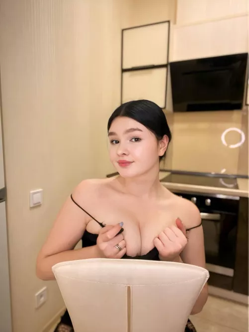 That cleavage can make you get hard