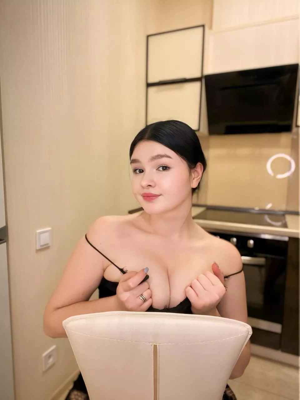 That cleavage can make you get hard