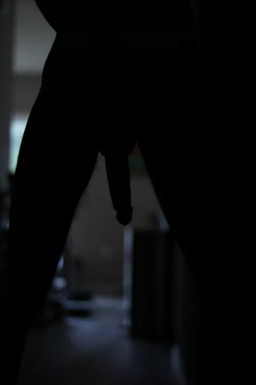 The shadow of a third leg