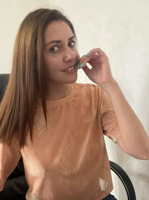 the shirt is even looser and more comfortable without braa