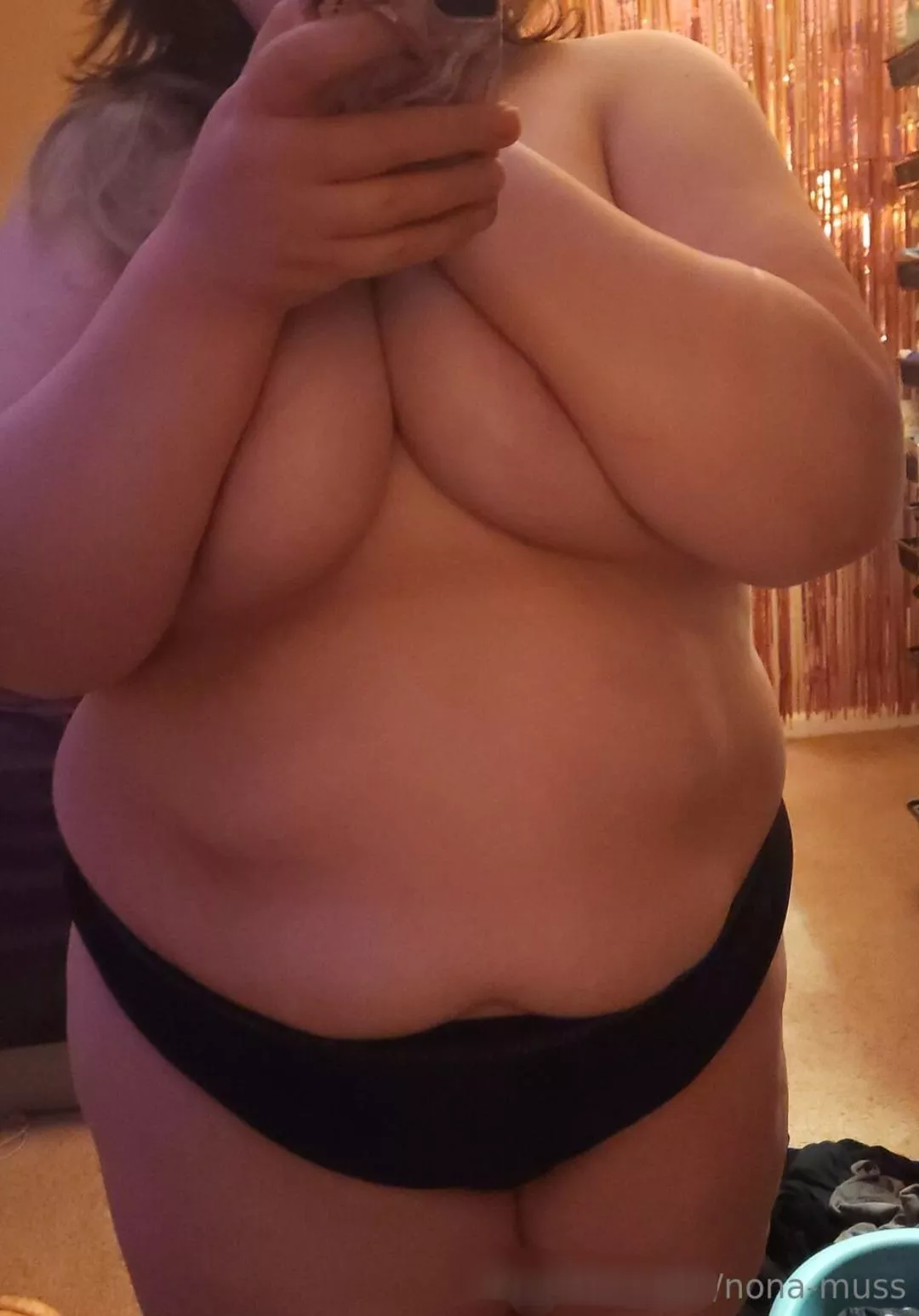 Thinking about sucking you off 