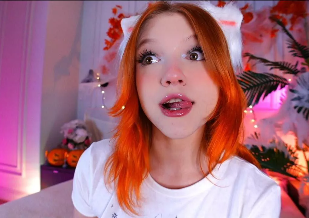 Wanna come give this kitty a pet?