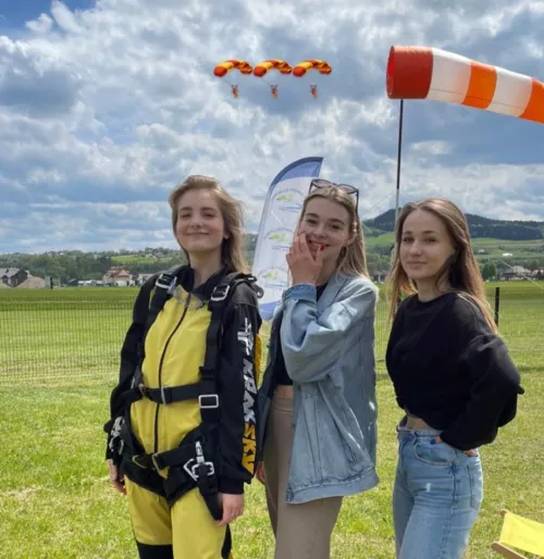 Which one deserves butt drilling more? ❤️ (DM allowed) [3]