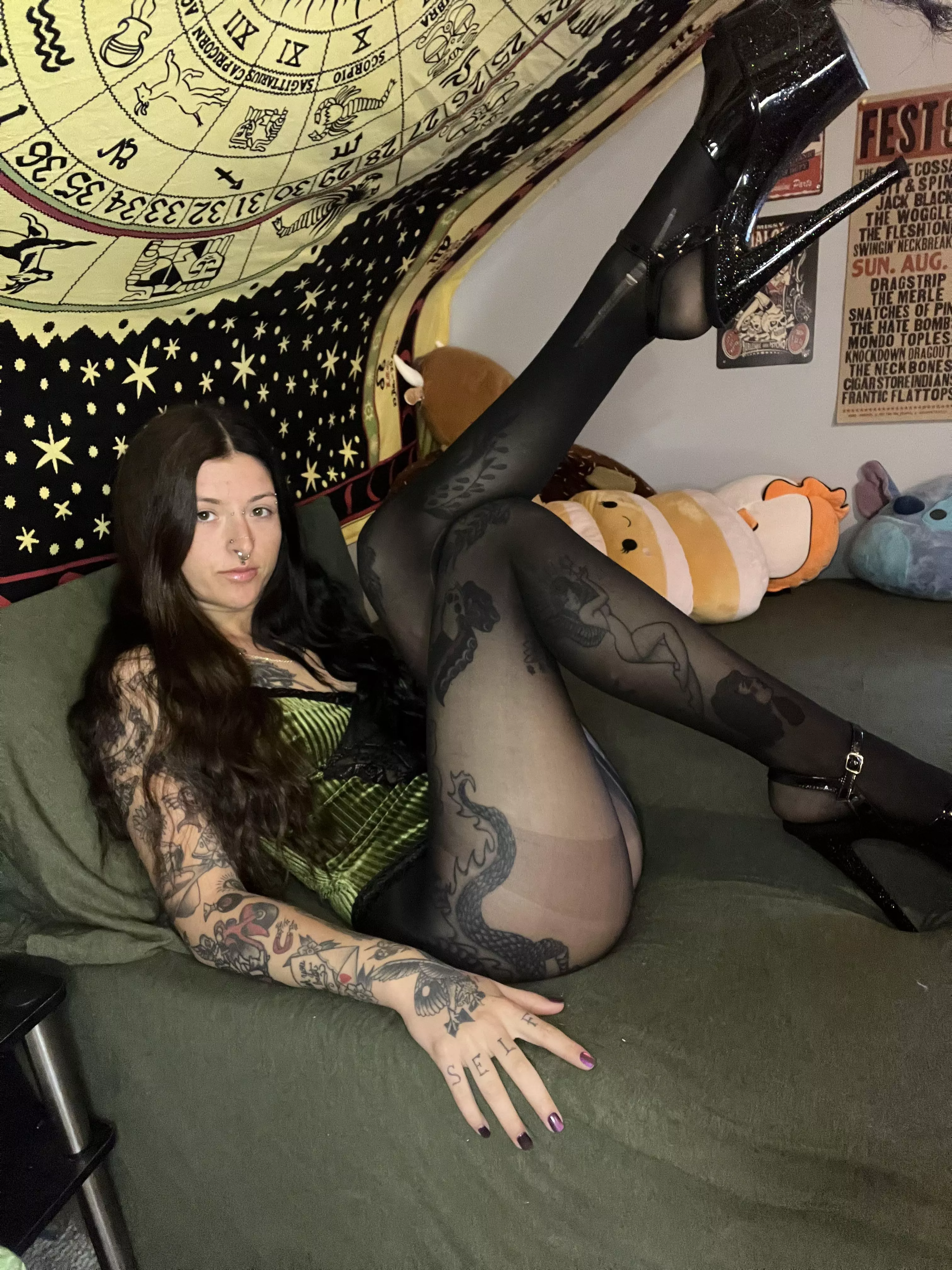 Would u fuck me dressed like that?