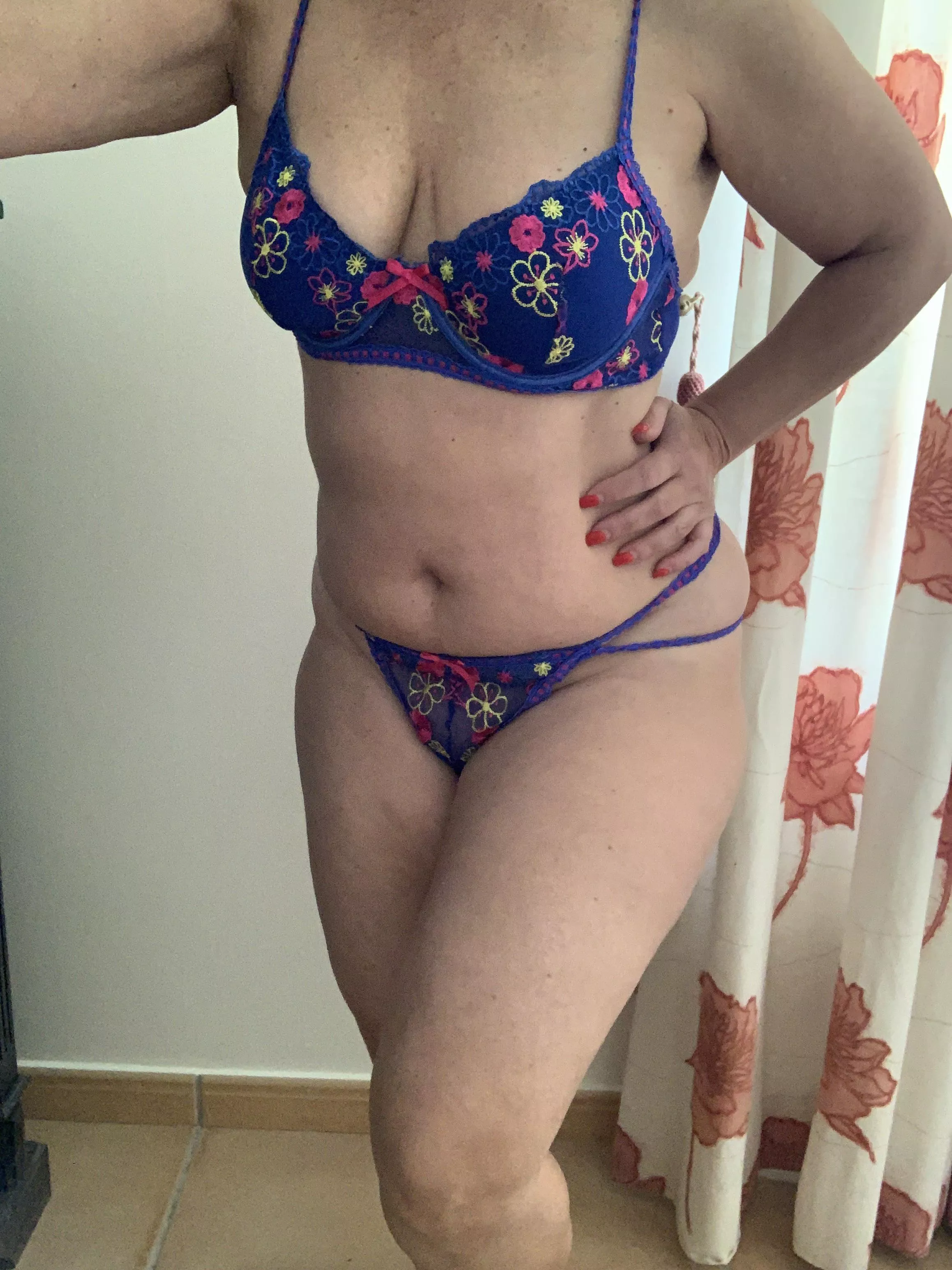 You into Milfs @mrs_sisiu