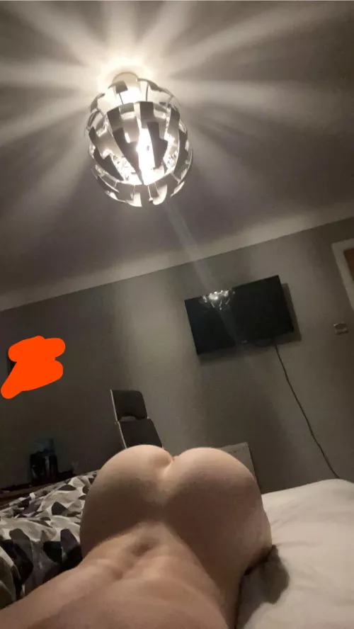 18m Femboy with a phat white booty,big dicks dm me your pics for my snapchat