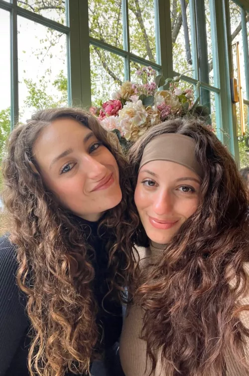 [2] Sisters, who would make the best pornstar ?