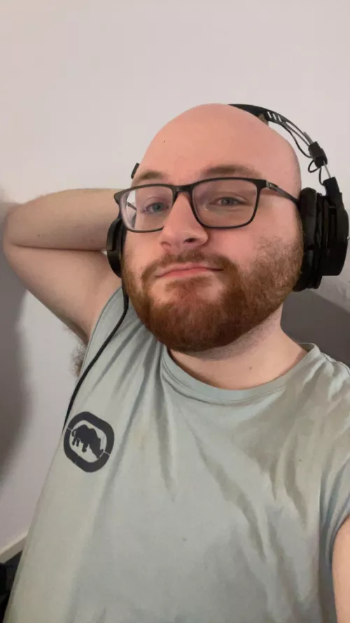 24 Aussie, anyone wanna chat before bed?