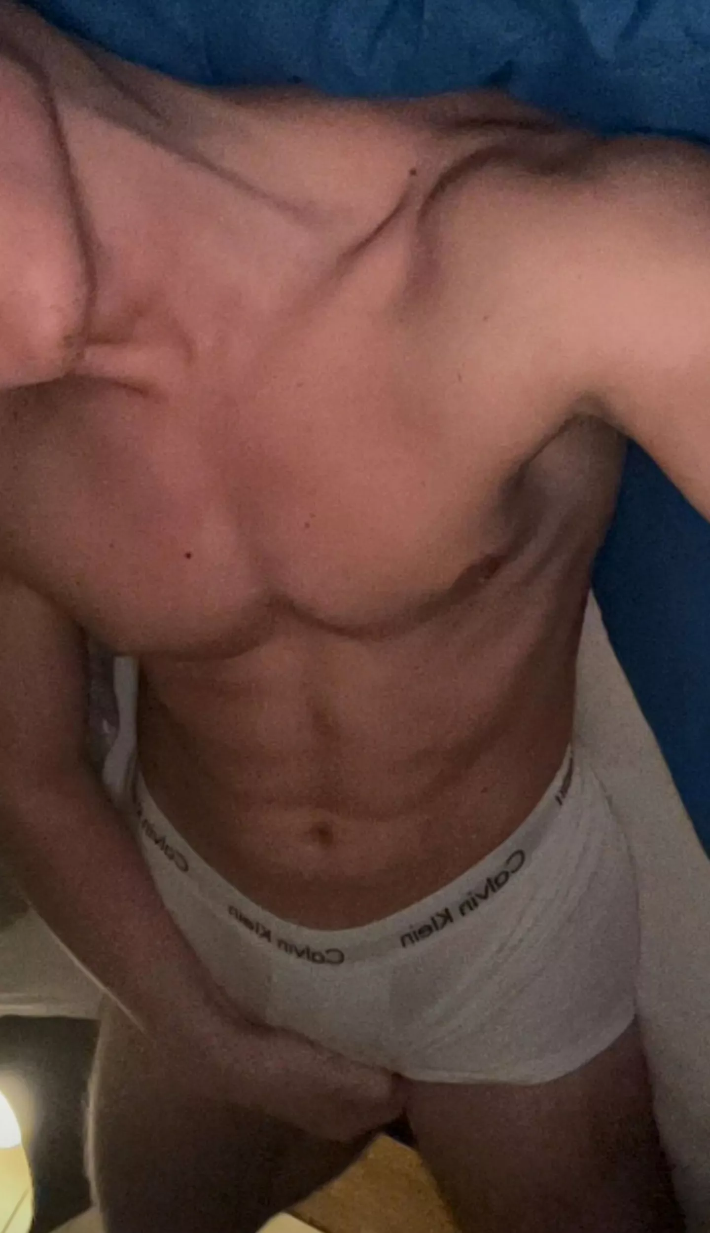 24 Looking for strong bros any age who wanna chat 