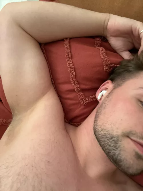 25 uk Scott-smith1 stocky build. All body types welcome and older