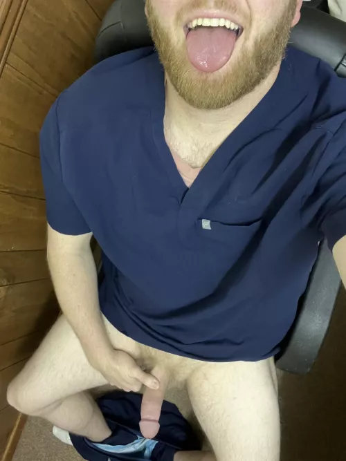 (30) hairy married dad. Stroking in the office, just like every other day
