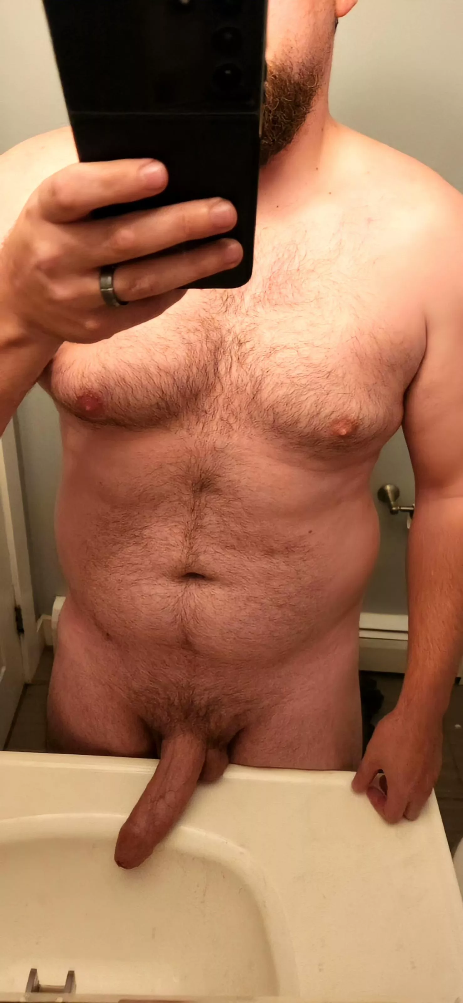 [33] When the counter is exactly the right height you almost have to take a selfie 