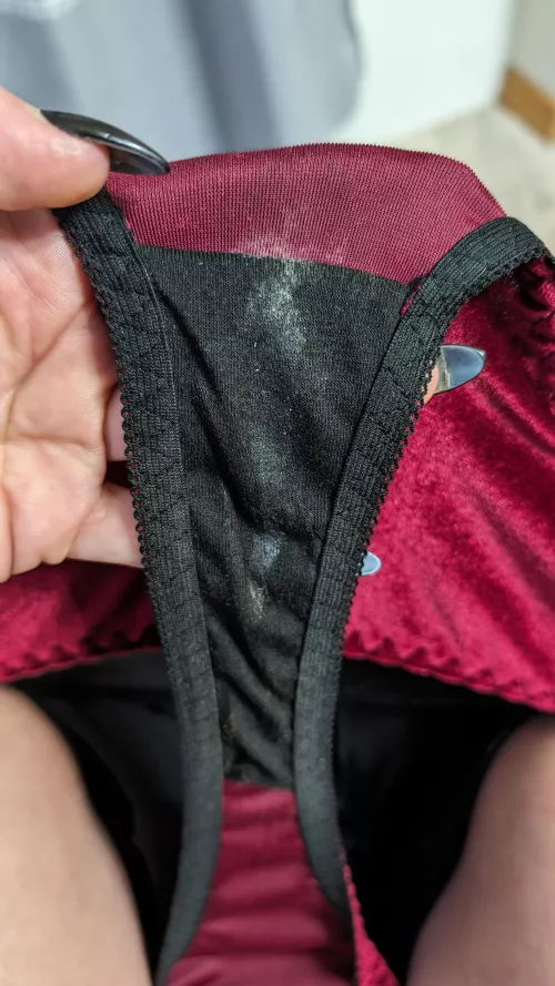 9 hours of flying and traveling and a little creampie leakage 💦 should I cum in them today?