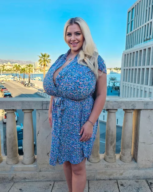 A Flower doesn't compete with other flowers. It just blooms. 🌺
So as my Flowers, they just keep growing. 💕