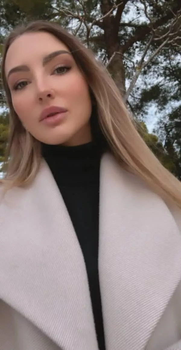 alexia (@secrethoneygirl)