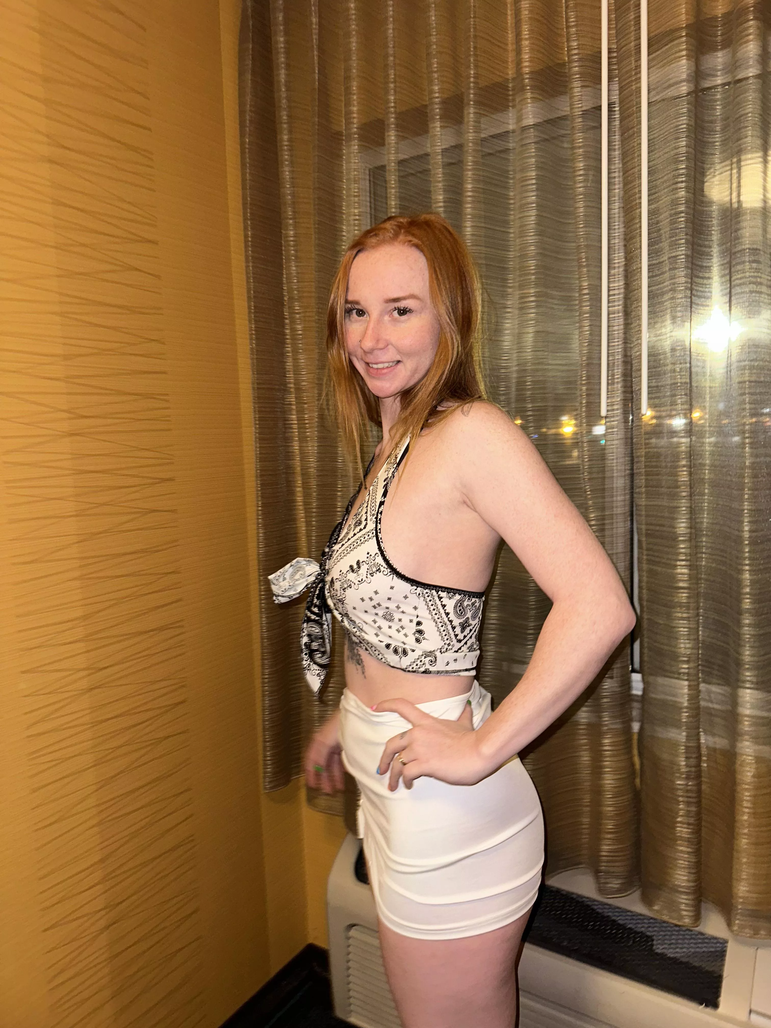 are crop tops even a turn on?