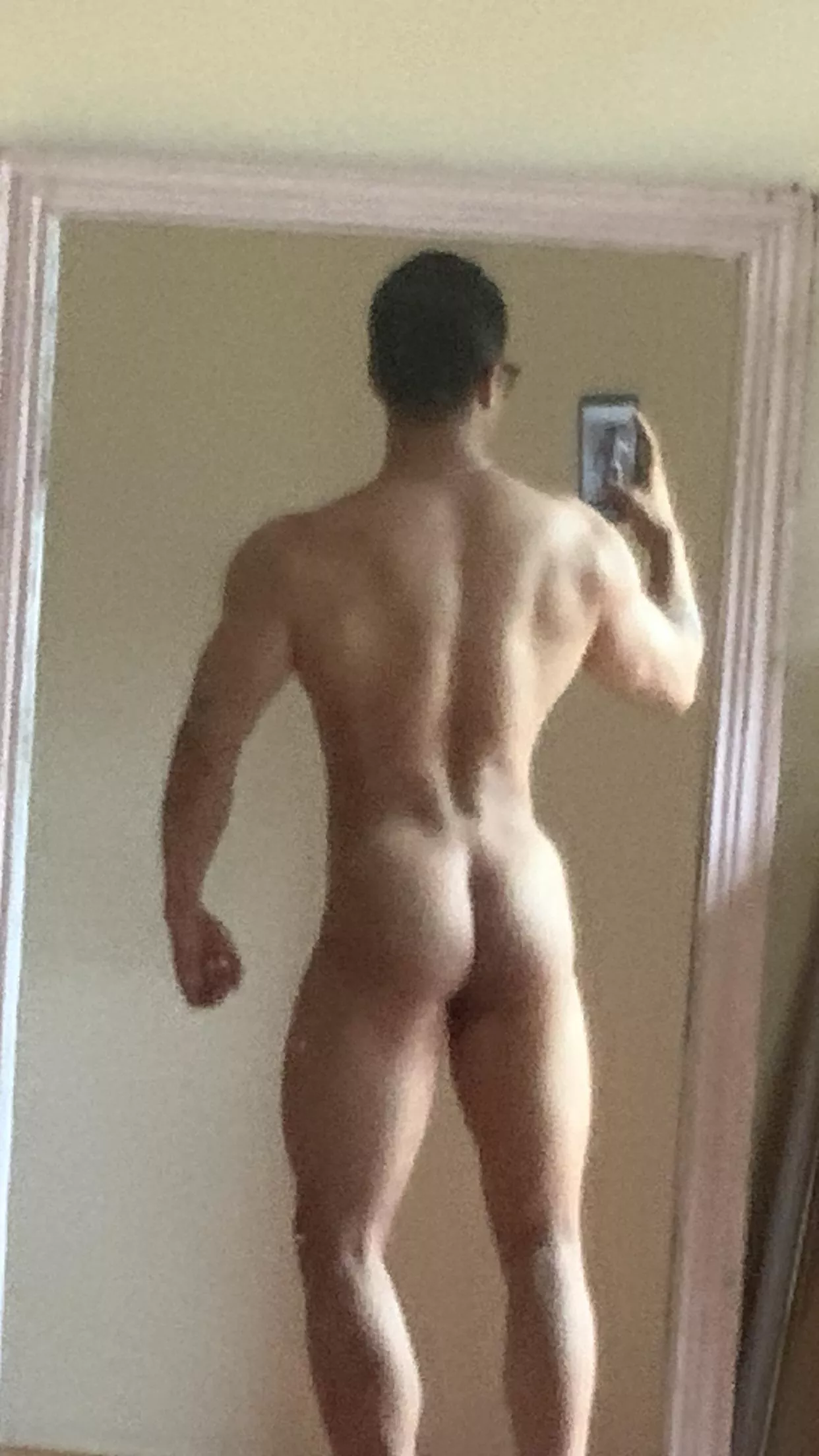 Are the glutes supposed to be here?