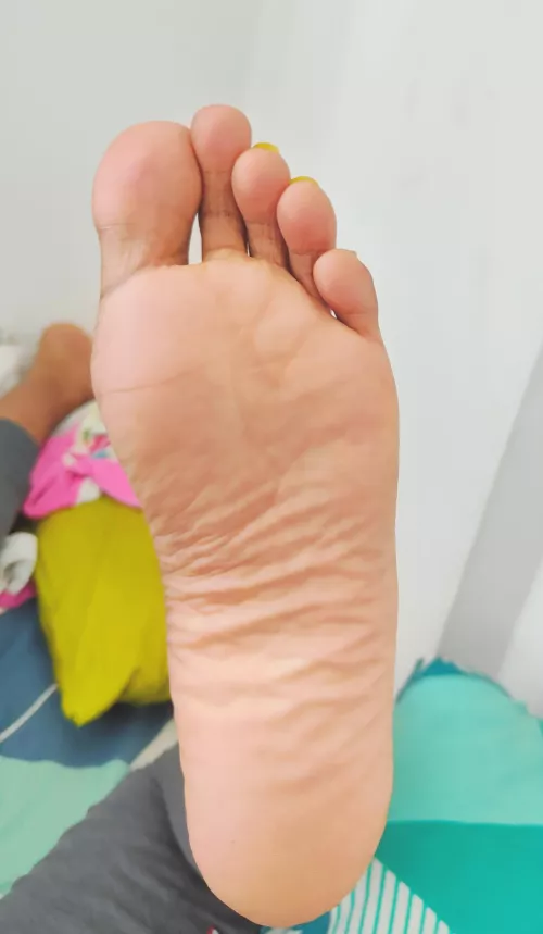 Big enough to cover your face👣