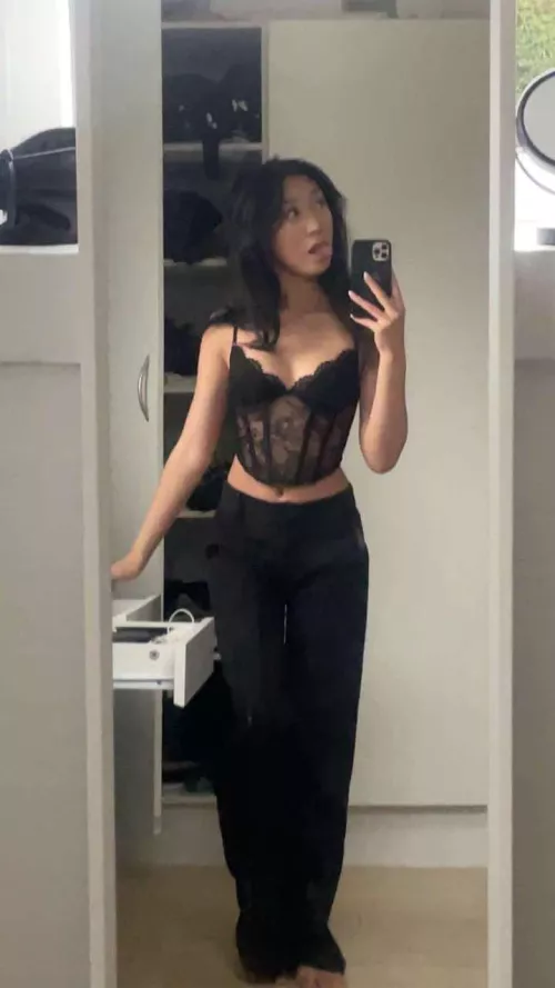 do i deserve a hot fem bf?