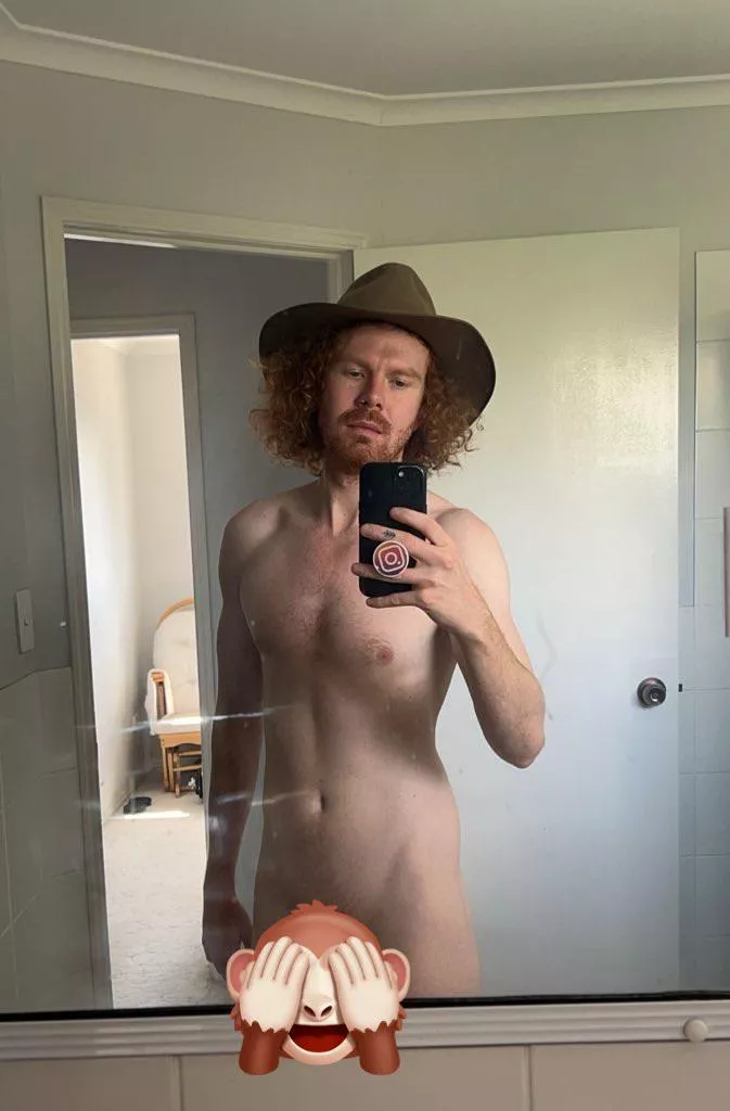 Do you like my gardening outfit? 😉