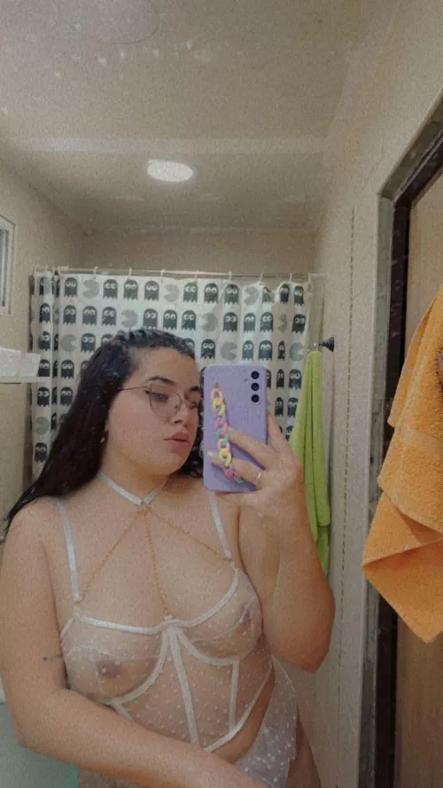  Do you like the color white? [F] 