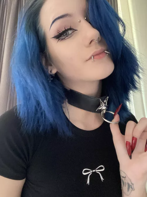 Enjoy my submissive gaze