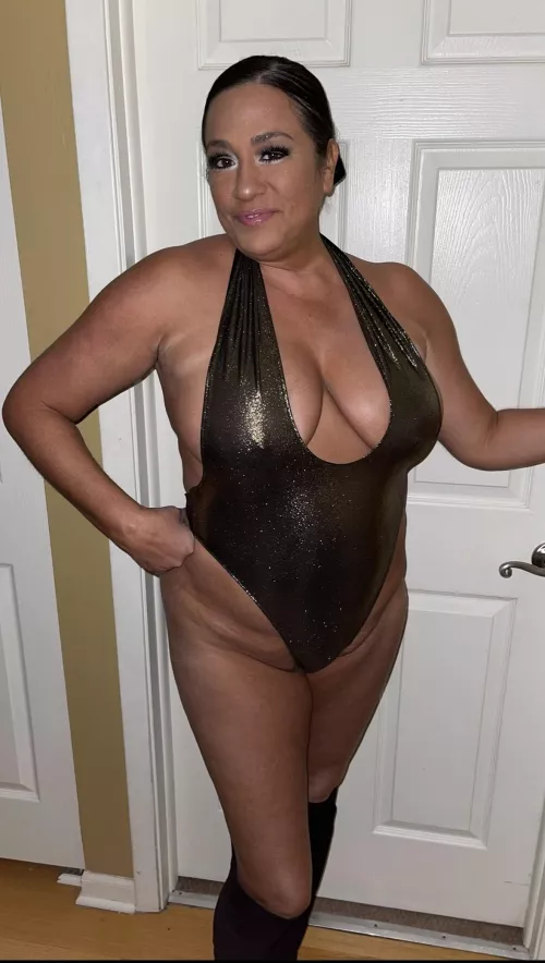 Gold bodysuit 💦