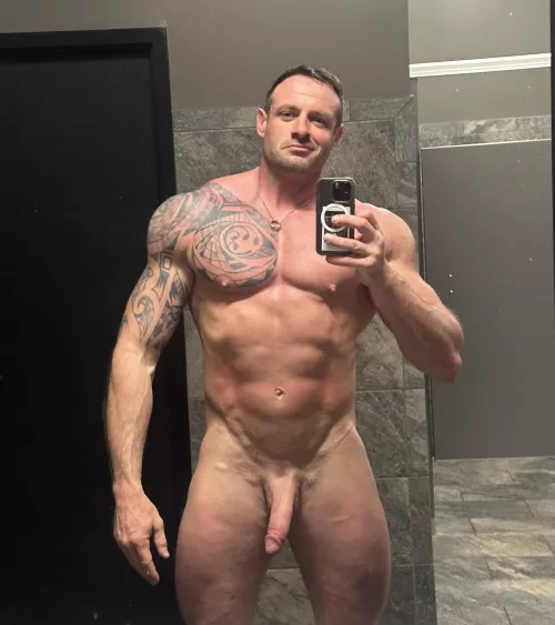 Have to be naked in the lockerroom