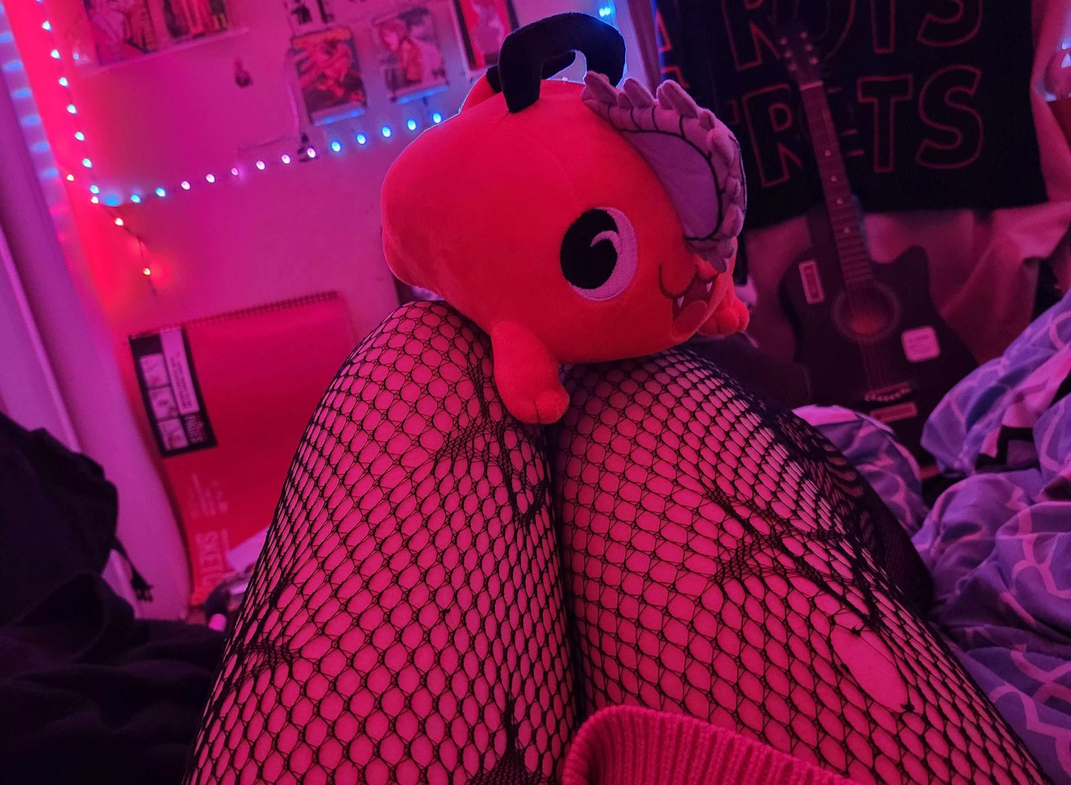 Hii hii new here and new to posting so here's Pochita<3