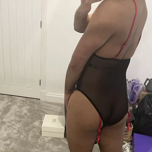 How’s my butt looking in this bodysuit💕