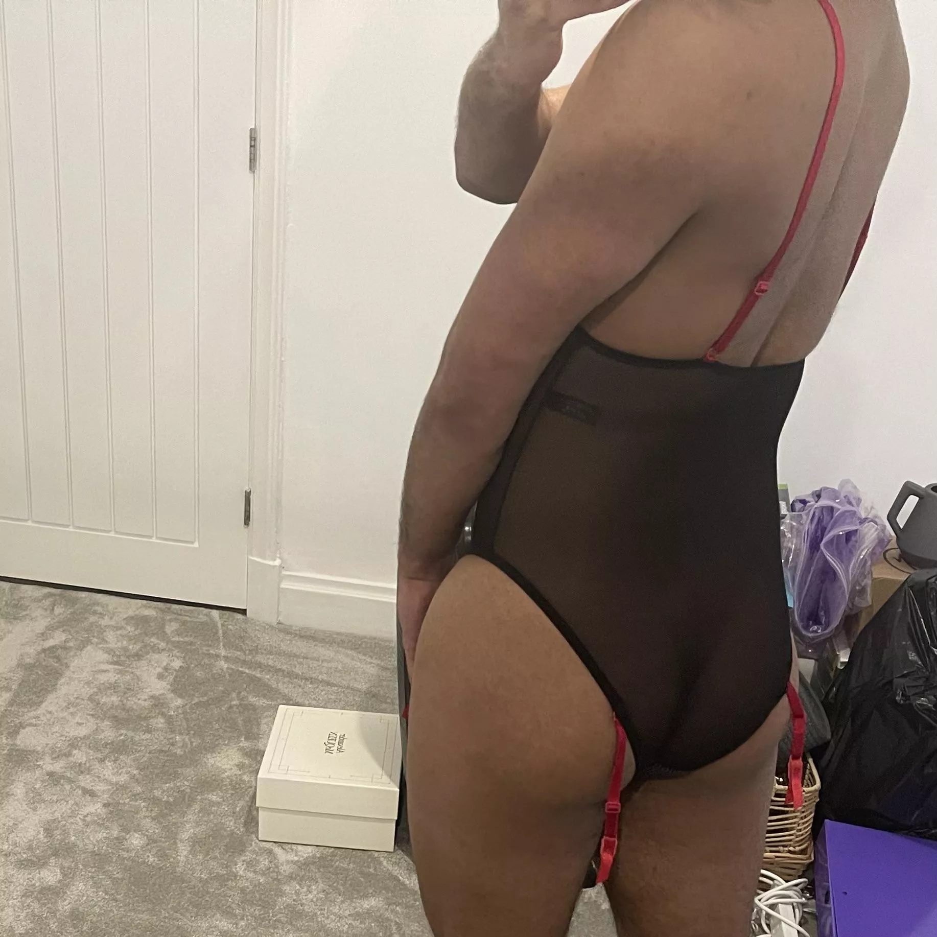 How’s my butt looking in this bodysuit💕