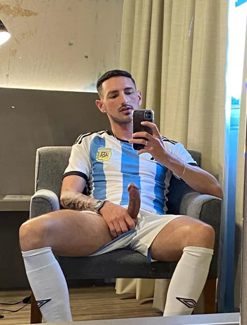 I arrived a little hot and sweaty. Do you want to smell me? .🥵