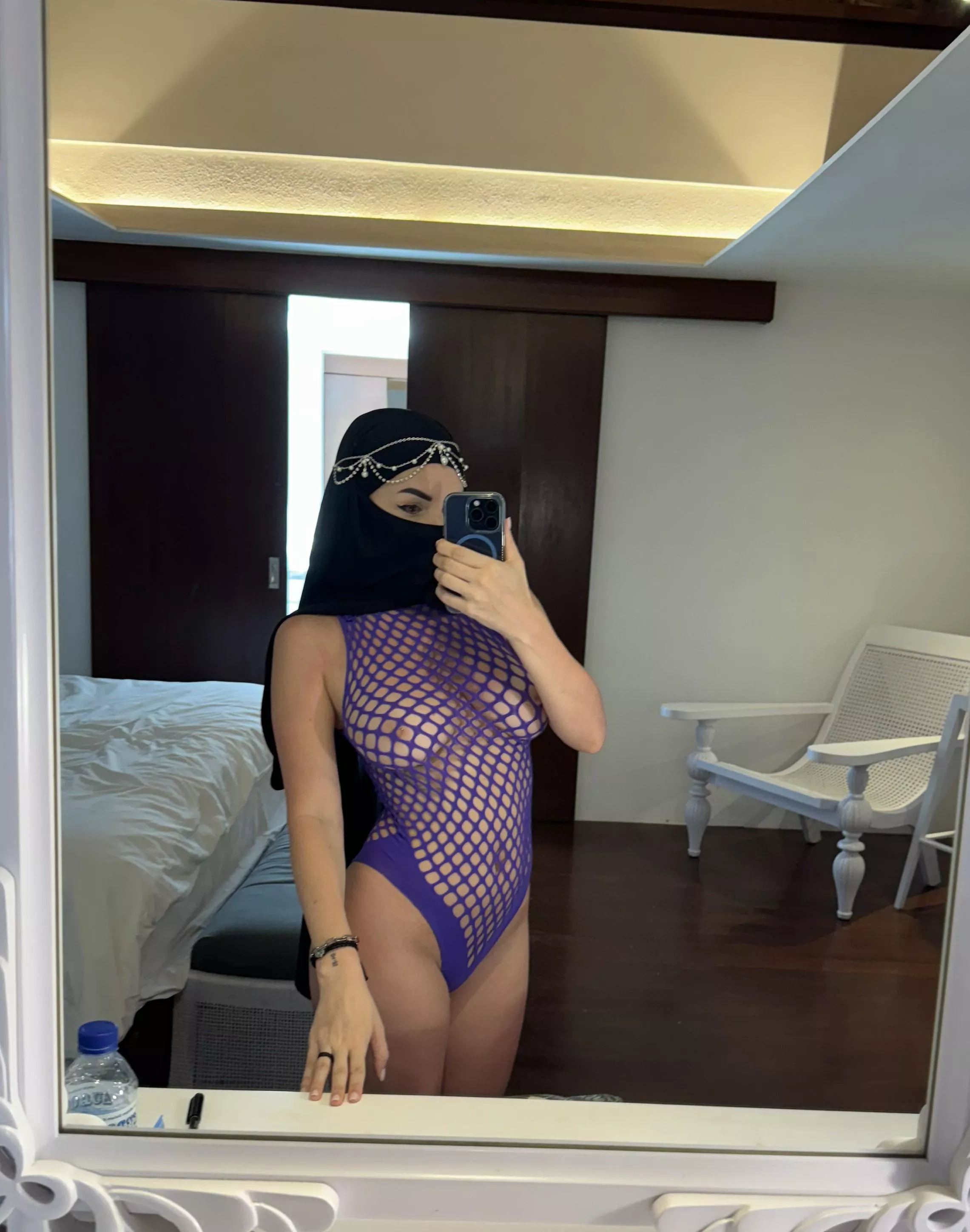 I love taking sexy selfies in nets and sending them to strangers