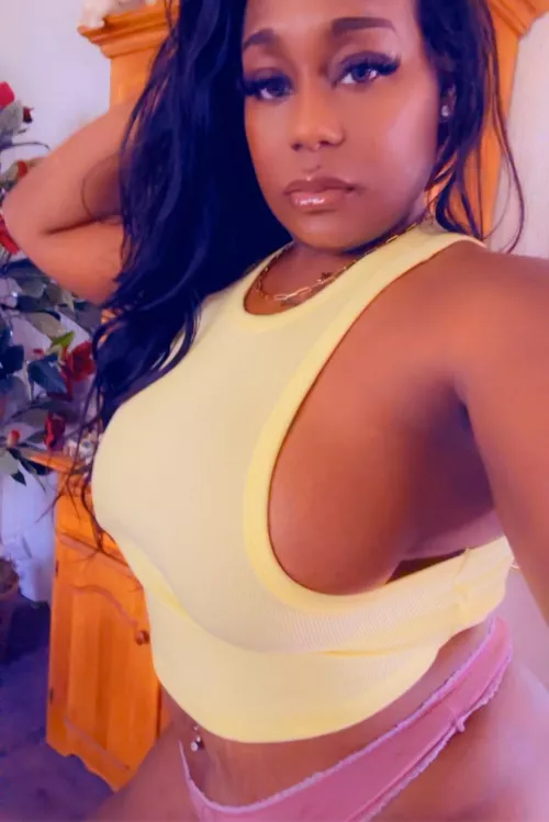 It's a sideboob kind of morning