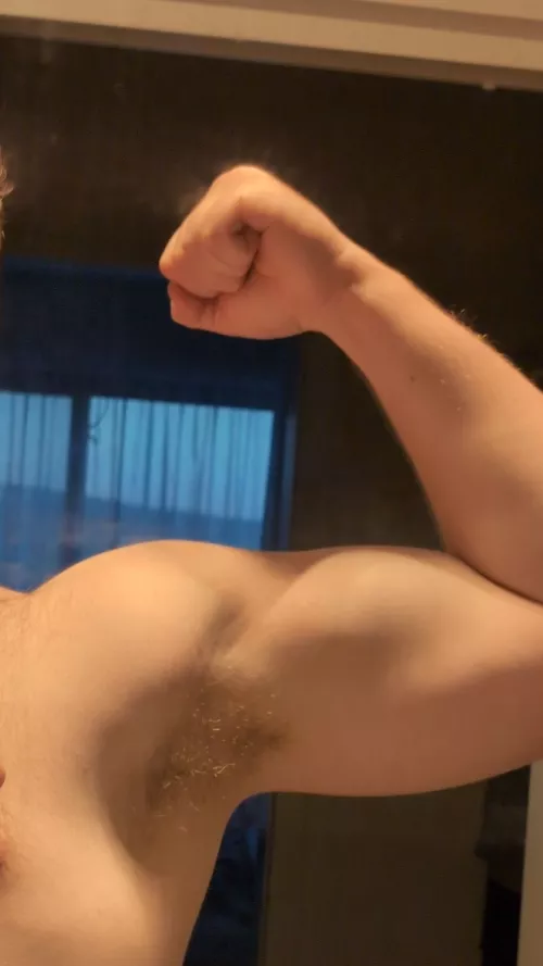 Just finished up at the gym, how's my progress? DM me and we can compare 😜💪